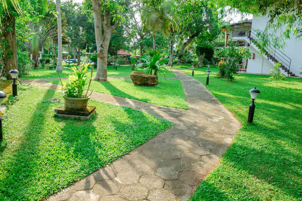 path ways around the hotel bigger picture